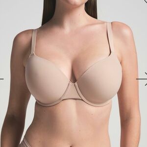 SKIMS fits everybody t-shirt bra